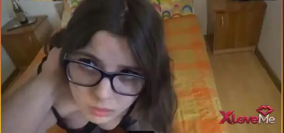 HD Pornolar — Alt Yazılı Porno Kız kardeşini mastürbasyon yaparken yakalıyor