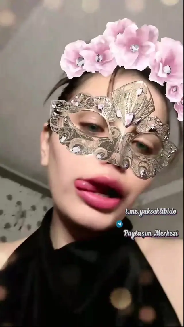 Lara🐾🐾   Tango Live 2024-11-22 03-30-40 (1) — Tango Lara