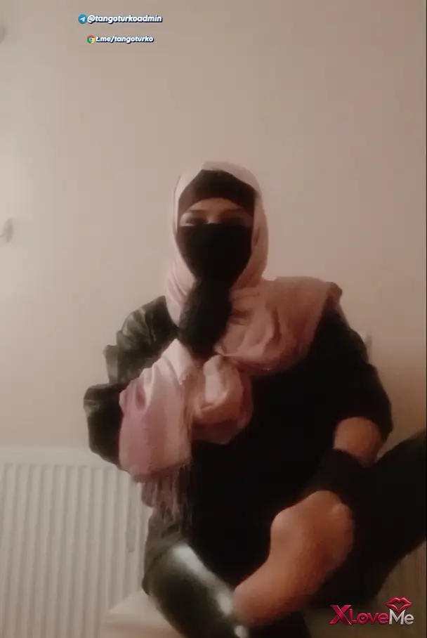 Ayak Fetiş Porno — Mistress Nilüfer ifşa – Türk Türbanlı Sahibe Vol 4 — Mistress Nilüfer