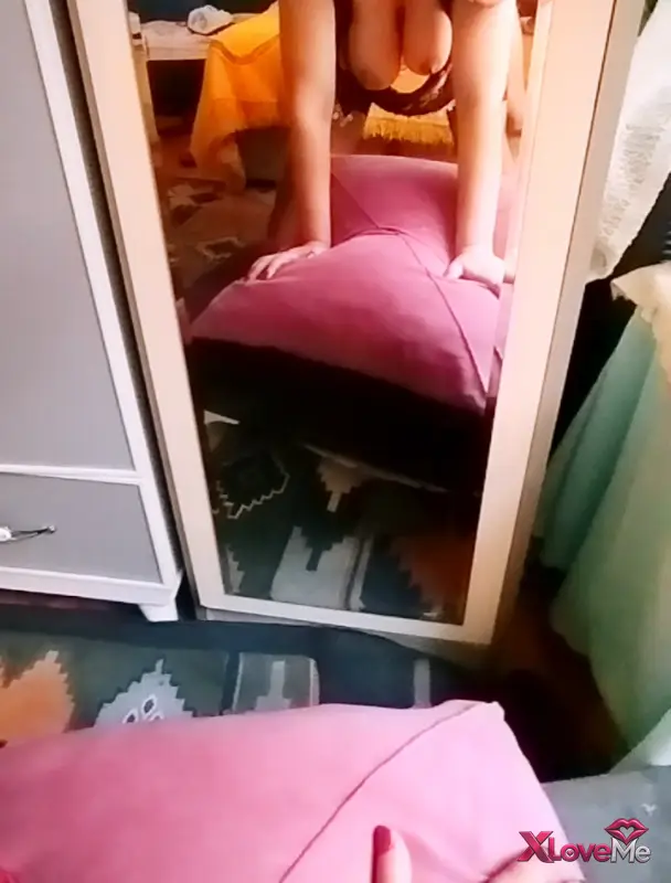 Porno VK — Olgun kadını gözleri bağlı aynaya karşı sikti