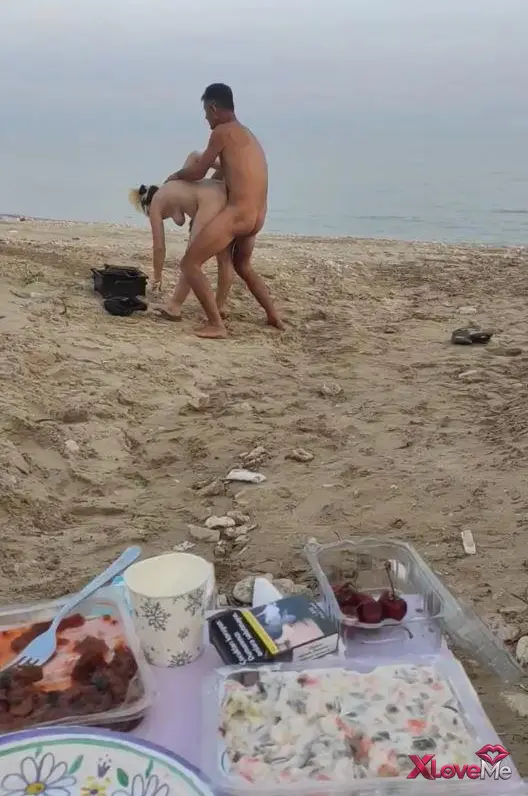 Türk İfşa Sitesi — Plajda Seks Olgunlar sikişirken arkadaşları videoya çekti