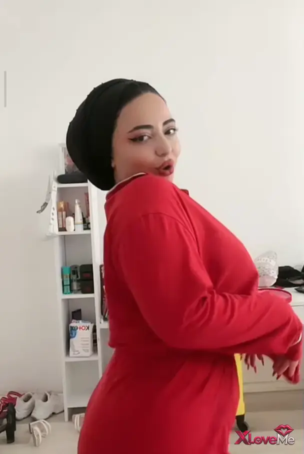 Büyük Memeli — Tango Ceyda ifşa Evli büyük meme kalçalı hatun — Tango Ceyda