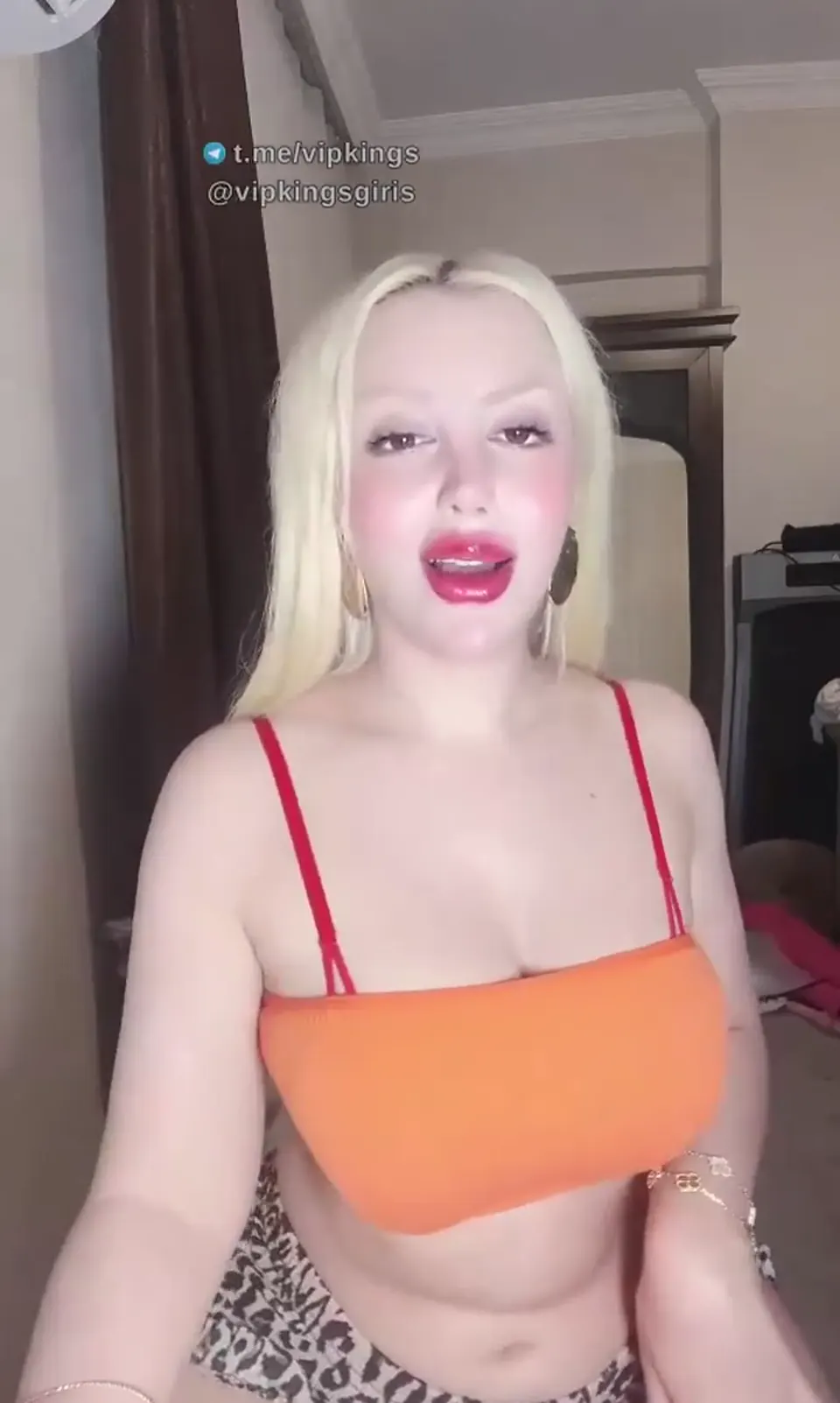 Bigo Su ifşa Sarışın koca götlü yayın videosu — Canlı Yayınlar