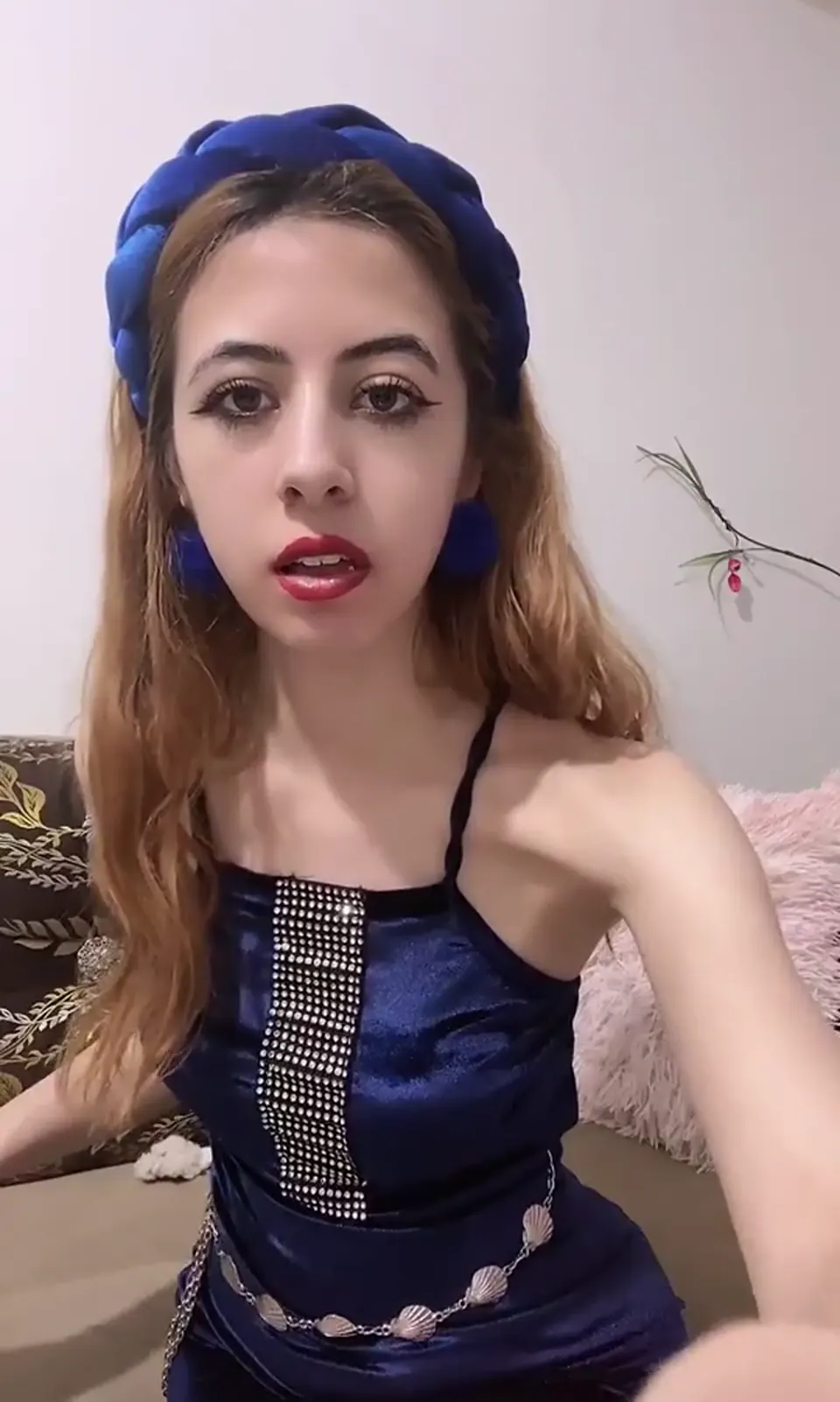 Bigo Yaren ifşa Nişan elbisesiyle canlı yayında — Yaren — Canlı Yayınlar
