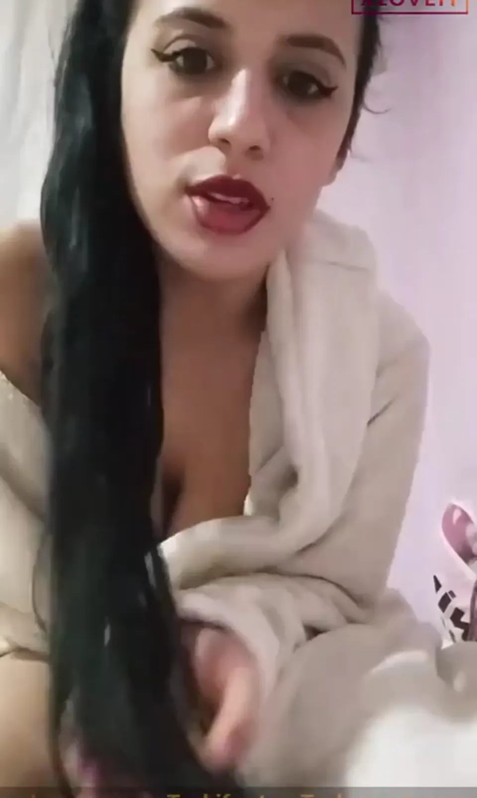 Hazal Yılmaz ifşa Eski yayıncı bornozu çıkarıp dildoya oturdu — Hazal Yılmaz — Canlı Yayınlar