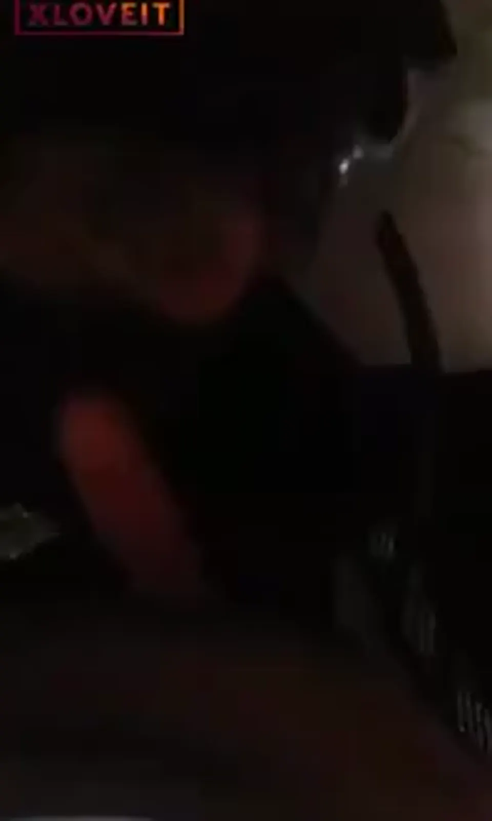 Hesabı depoda sakso çekip sikilerek ödeyen Türbanlı — Amatör Porno