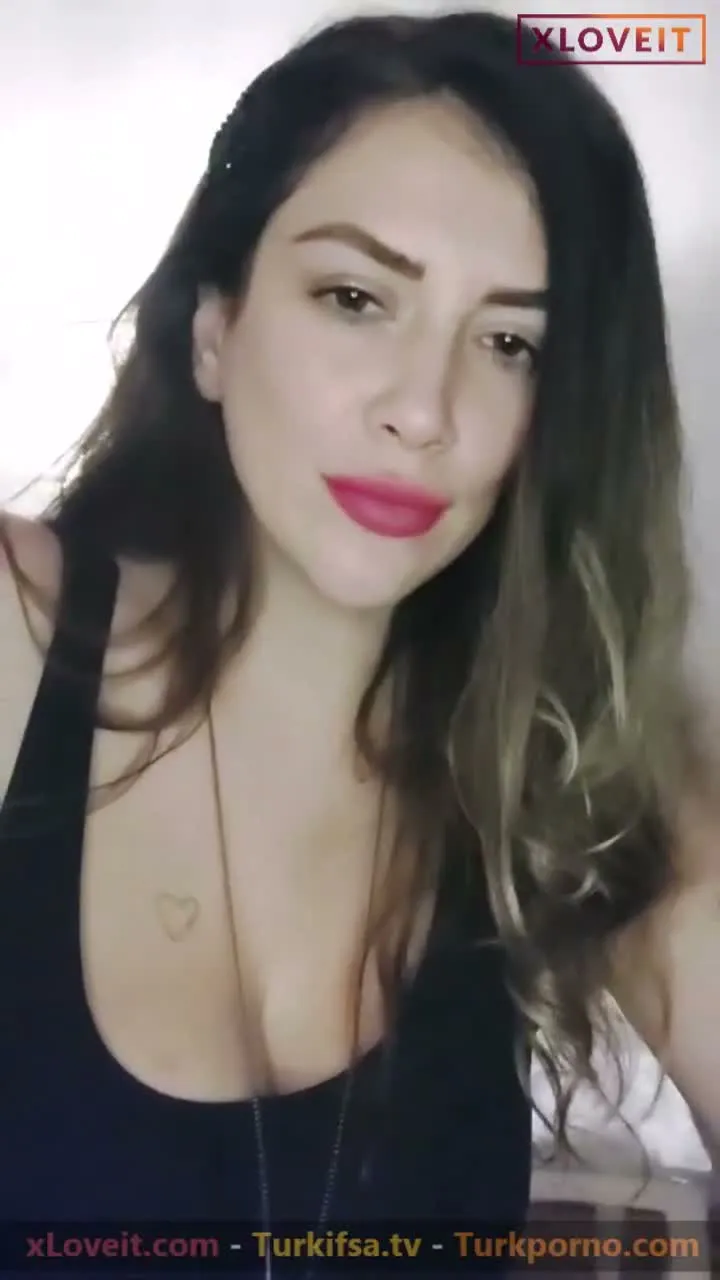 Lilly W ifşa Seksi olgun Türk hatunun canlı yayını — Tango Lily W — Canlı Yayınlar
