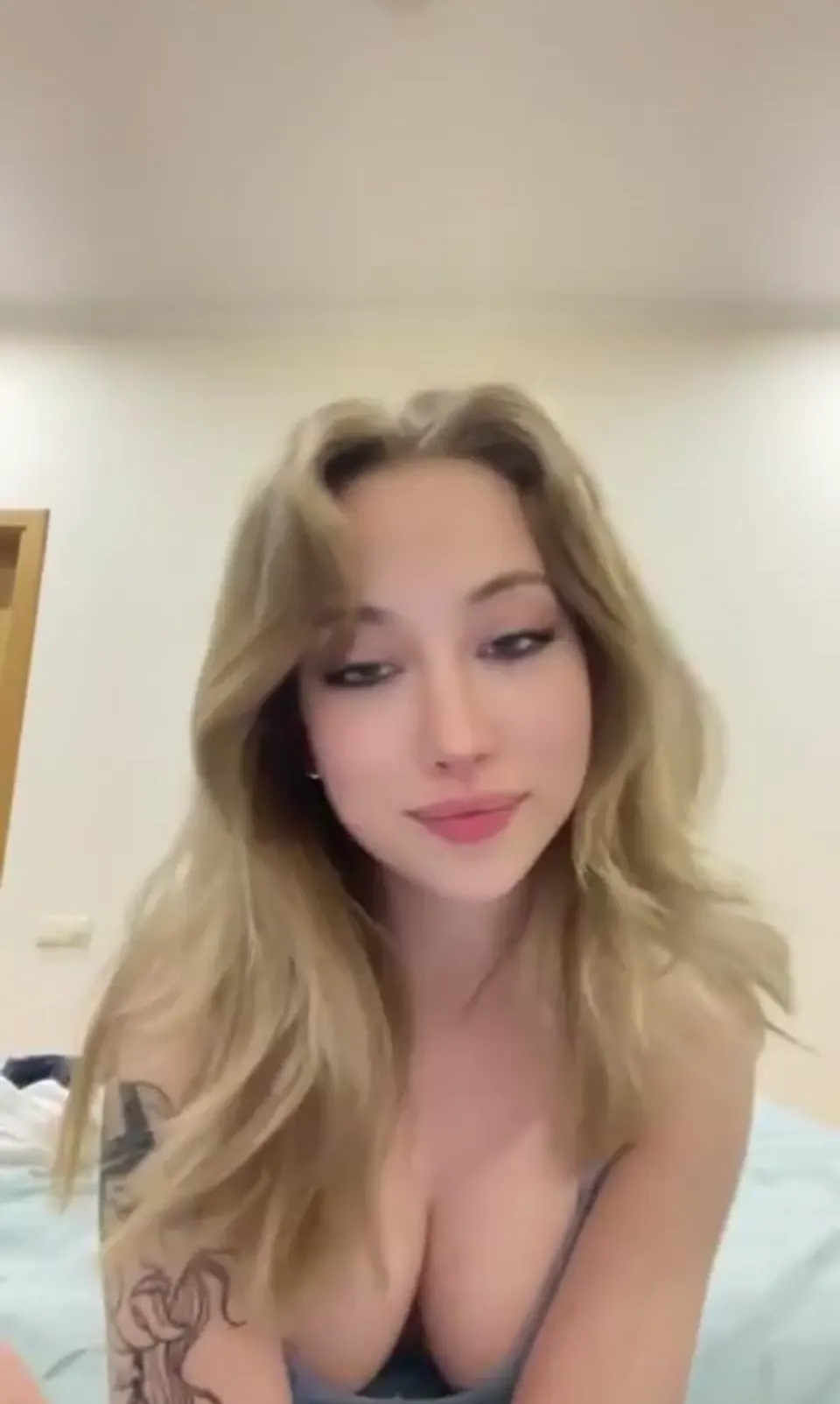 Luna Bognya Nude Canlı yayın yaptı — Luna Bognya — Canlı Yayınlar
