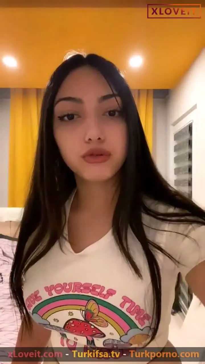 Megan Perez ifşa Çıtır kız eteğinin altından amını okşadı — Megan Perez — Canlı Yayınlar