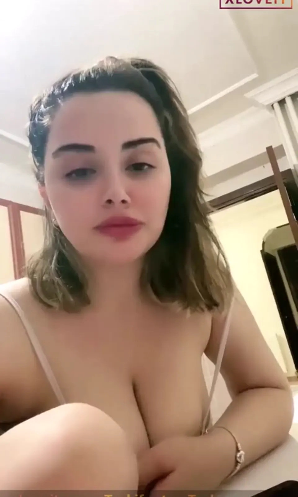 Mona ifşa Büyük memeli kızdan yayın izle — Canlı Yayınlar