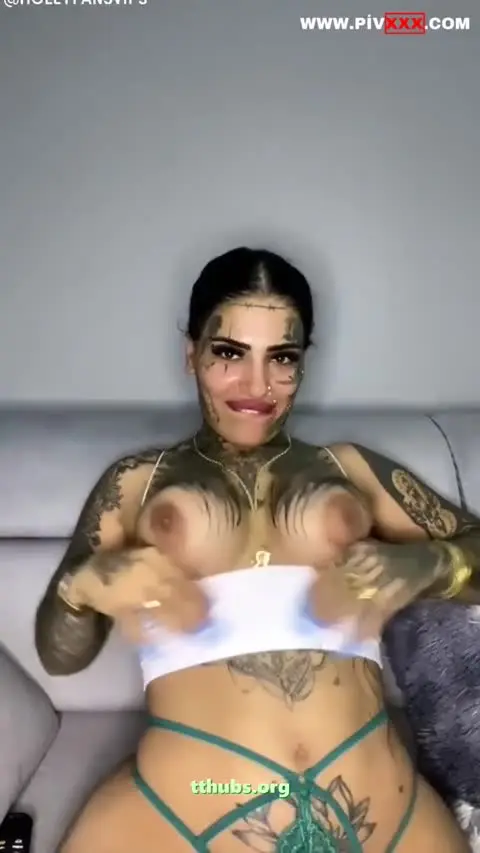 Raperin yılmaz dövmeli memelerini sıkıp amını parmaklıyor - Porno Video — Raperin Yılmaz — Türk ifşa