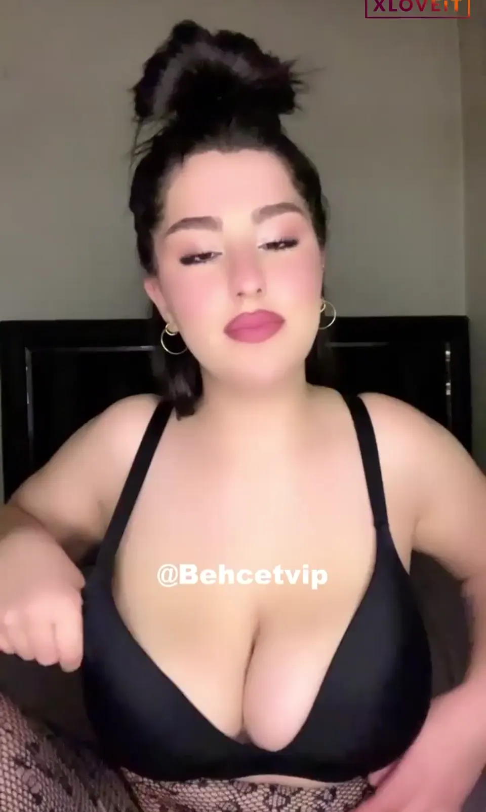 Tango Pelin ifşa Cüsseli hatunun yayınını seyret — Pelin — Canlı Yayınlar