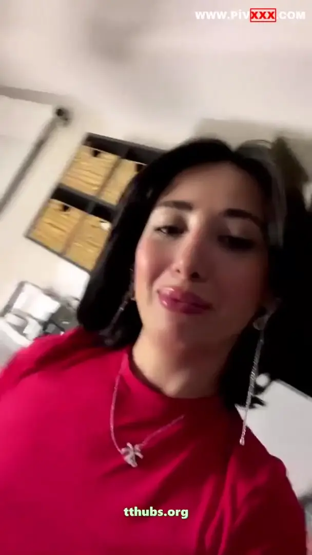 Tango Samael kırmızıdan siyaha soyunup azgın pozlar veriyor - Porno Video — Tango Samael — Türk ifşa