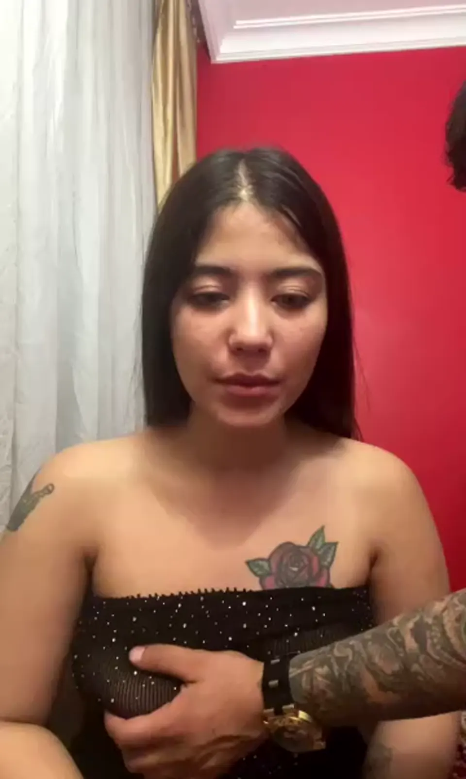 Yıldız Demir ifşa Sevgilisiyle elleşmeli yayınını seyret — Yıldız Demir — Canlı Yayınlar
